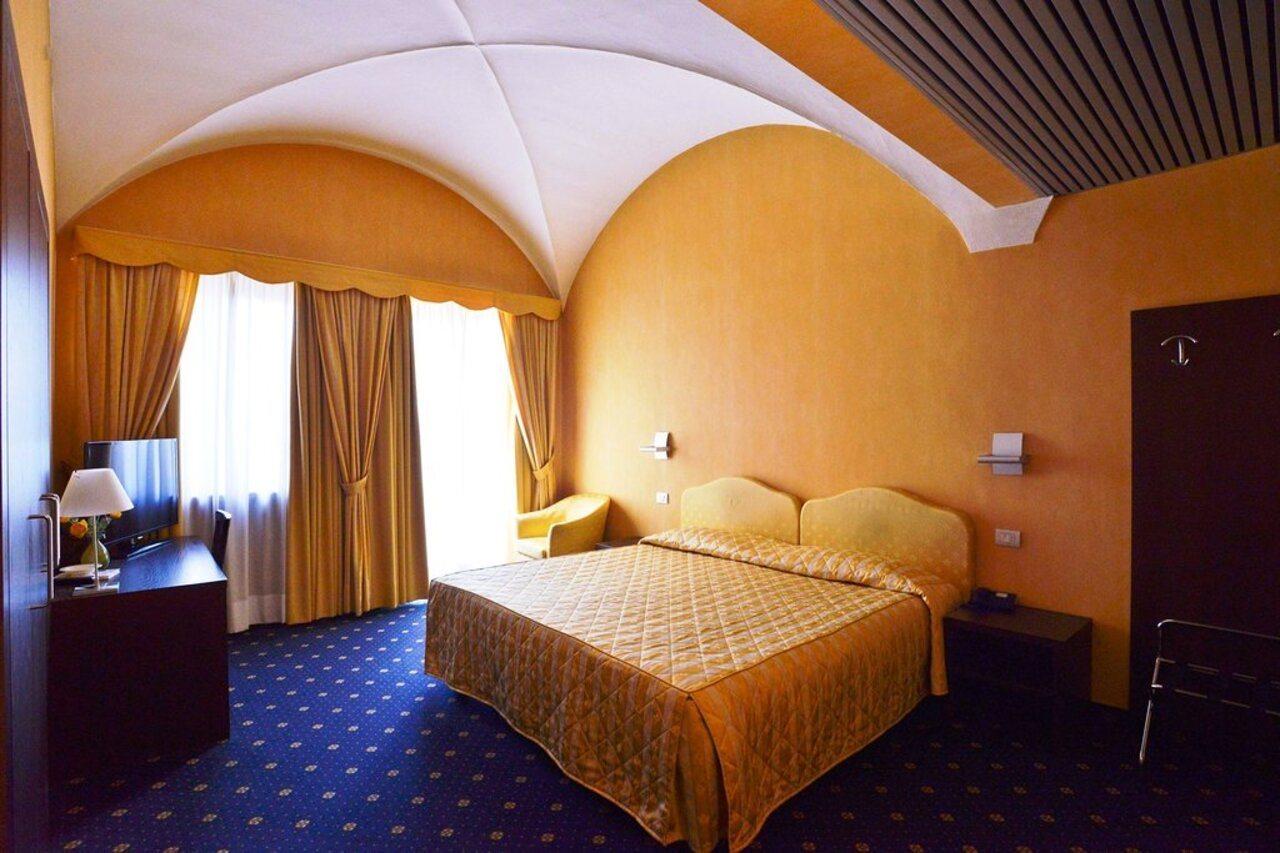Albergo Della Torre Dal 1891 Trescore Balneario Exterior photo